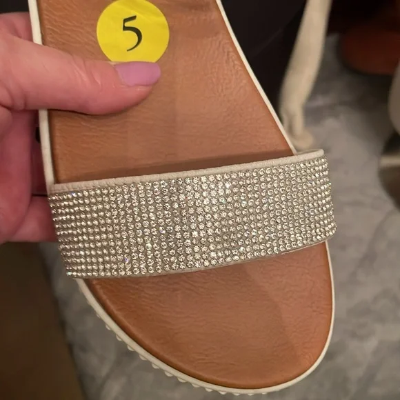 NWT MIA GIRL sz 5 adults sandals - Picture 2 of 6